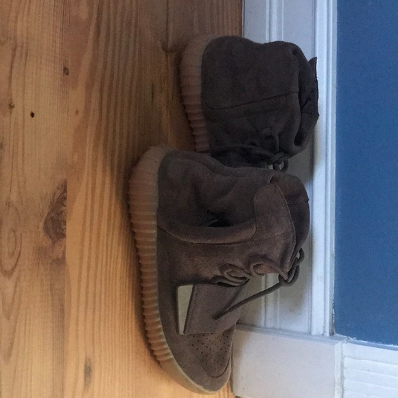 Yeezy’s 750 chocolate - Picture 1 of 4